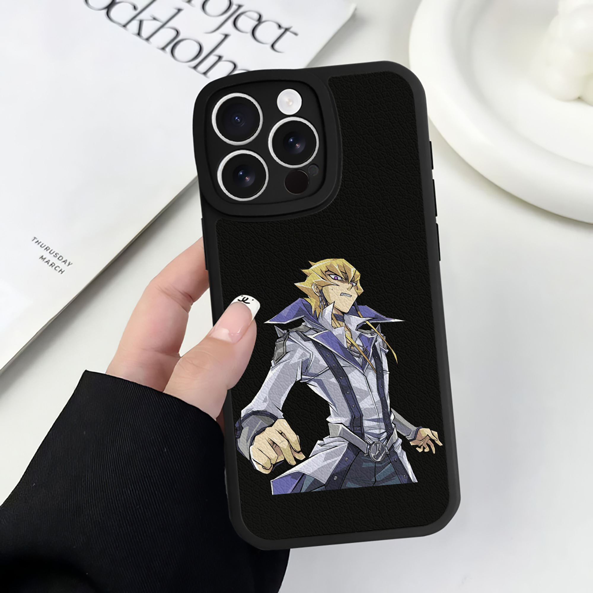 （画像用） 遊☆戯☆王 Yu-Gi-Oh! 【iPhone 16シリーズ対応】シリコンスマホケース（レザー調） 材質：シリコン